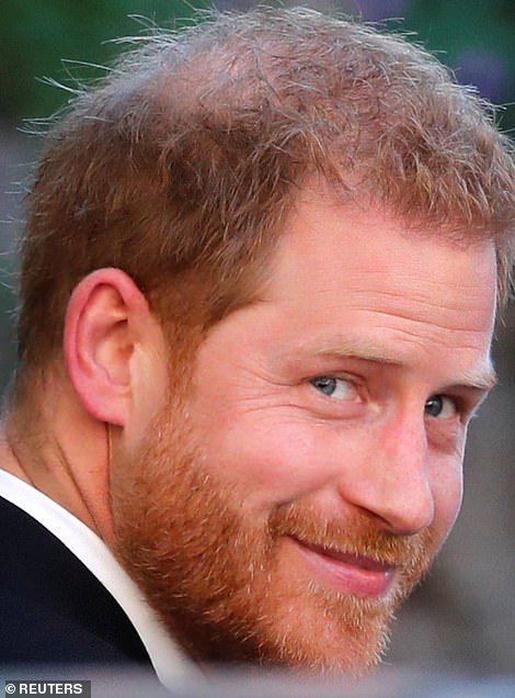 18729926-7486653-Prince_Harry_smiles_as_he_arrives_at_the_he_wedding_of_fashion_d-a-6_1569027376555
