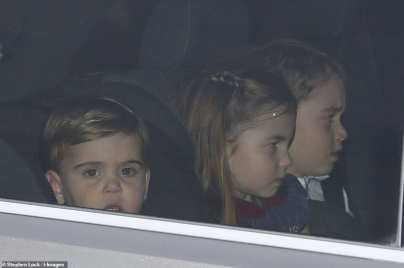 22406802-7805503-Prince_Louis_Princess_Charlotte_and_Prince_George_leave_the_Quee-a-1_1576685965949